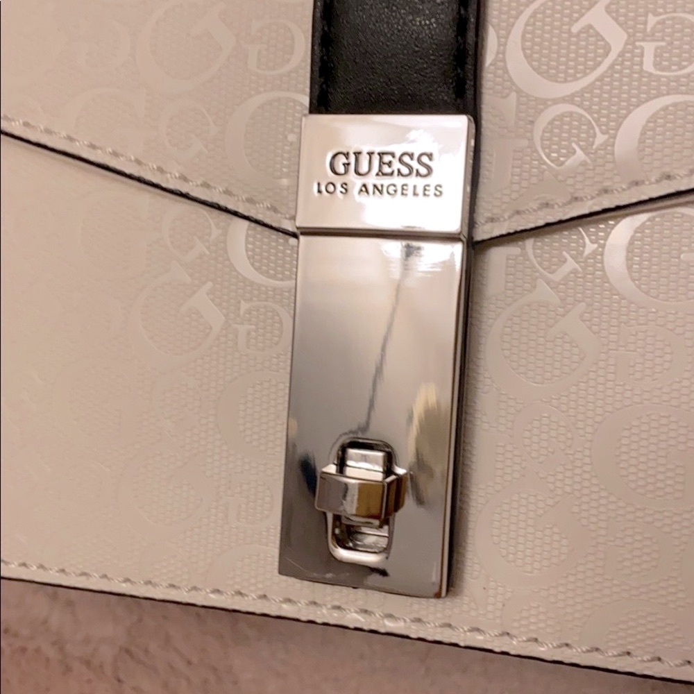 Guess Bags | Guess White purse 👛 - Picture 12 of 15